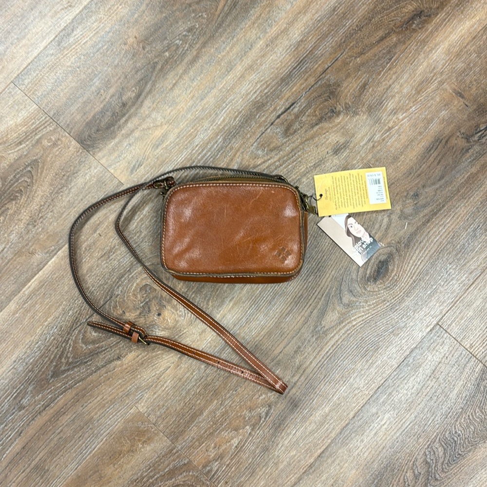 Patricia Nash leather crossbody  used few times no stain or smell.
